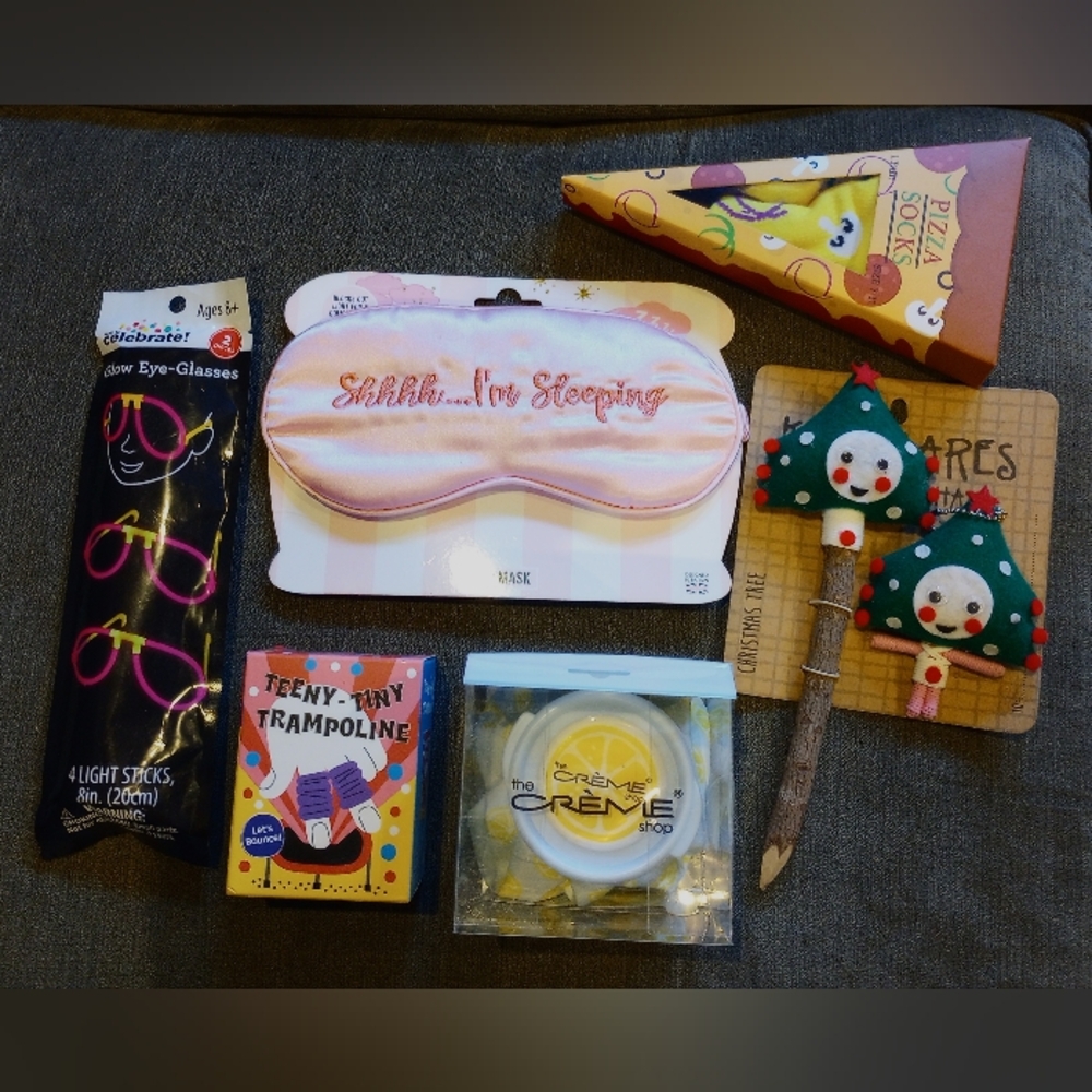 Gift bundle! Assorted Stocking Stuffers.  Great for Gift Swap. All Ages!